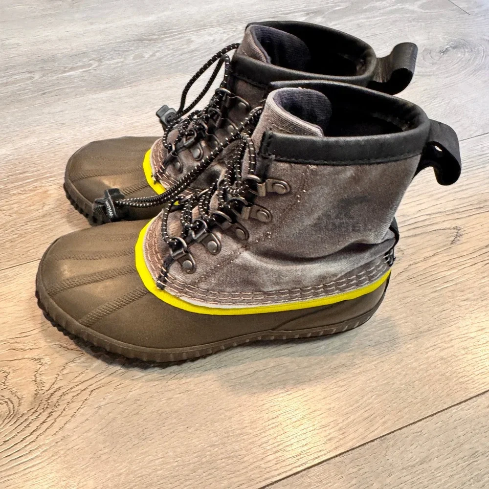 Sorel Cheyanne II Duck Kids Winter Snow Boots Size 2 Youth‎ Grey Elastic Laces